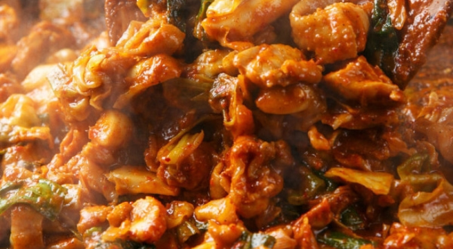 순수본가 춘천양념 닭갈비 600g x 4팩/ 닭다리순살/ 17010원 카드사추가할인