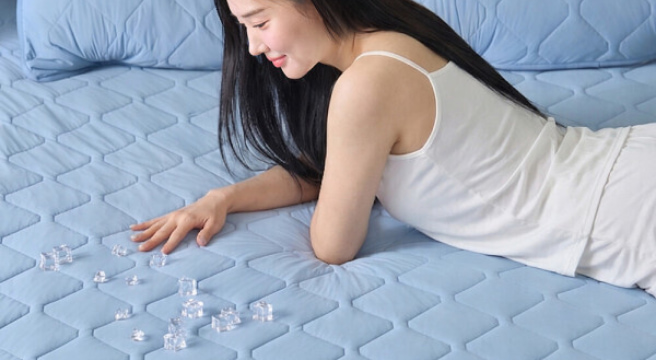 (12%쿠폰) (QMAX 0.495) 시원한 쿨쿨 여름 부드러운 냉감 쿨 침대 패드 4size